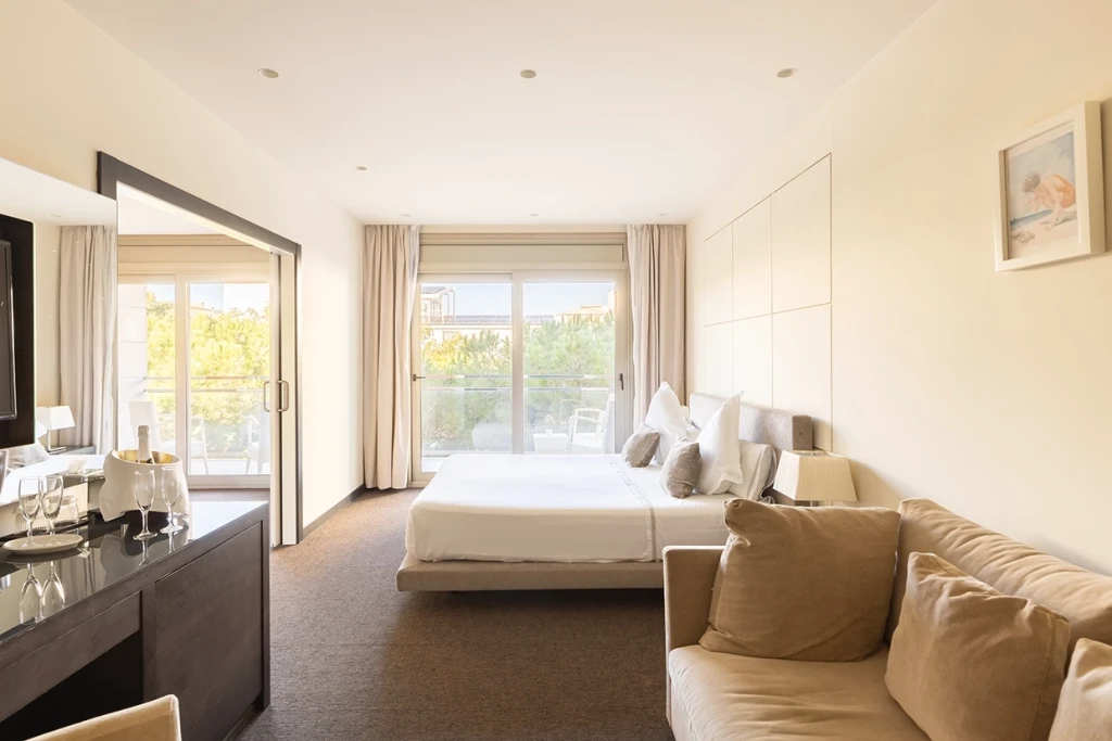 Spacious family room for 2 adults and 2 children