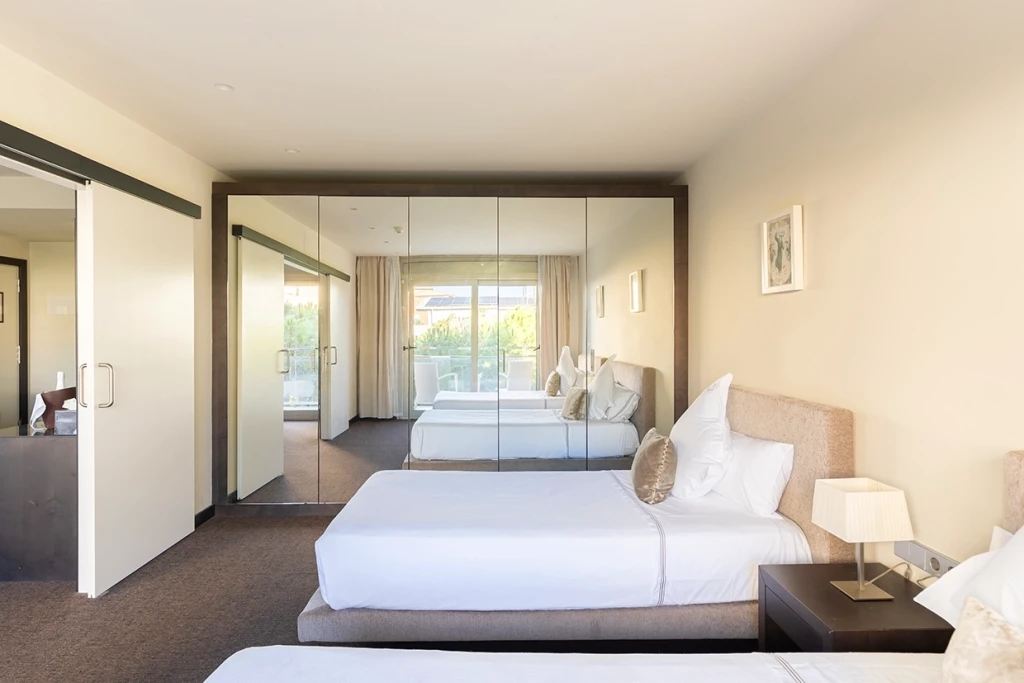 Spacious family room with big bad for 2 children