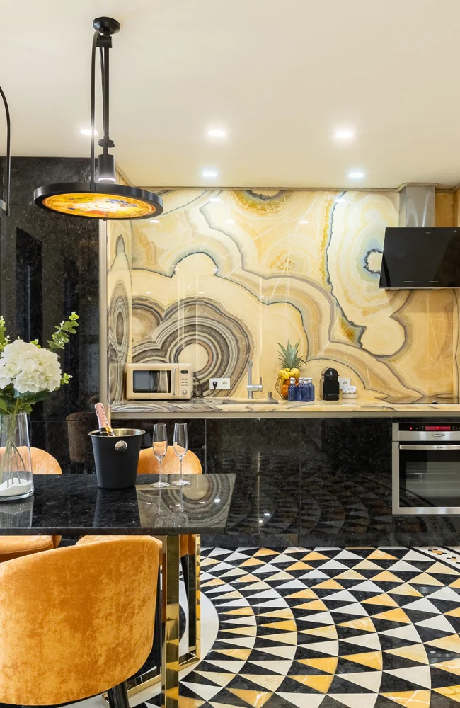 Cocina de diseño con zona de comedor