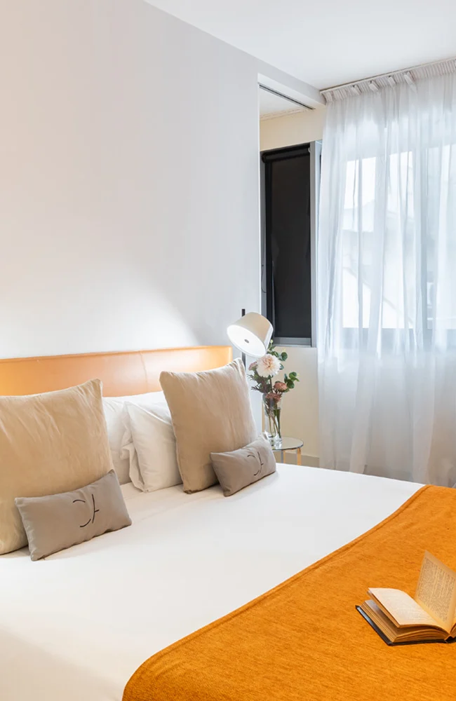 Dormitorio principal con baño privado en suite