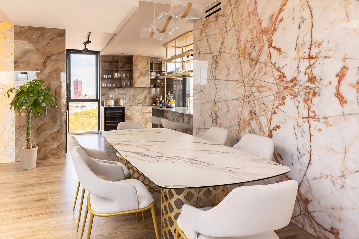 Penthouse moderne et exclusif avec piscine privée sur le toit