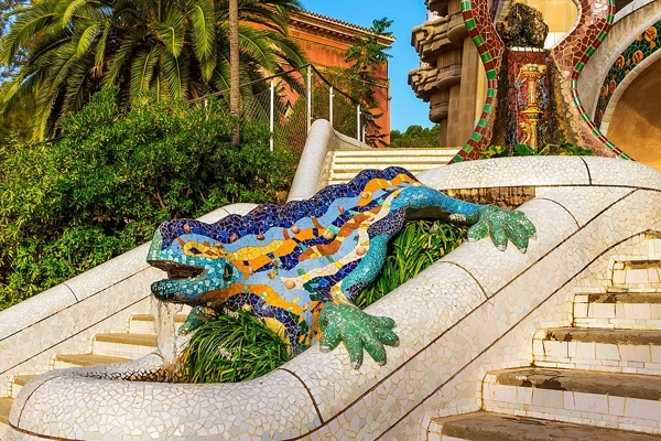 A Salamandra de Cerâmica O Dragão do Parque Güel