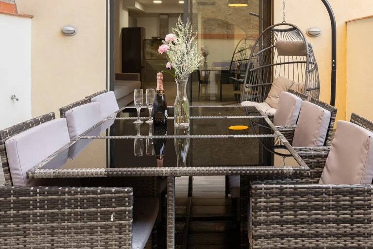 Terrasse privée pour les petits déjeuners et les dîners en plein air